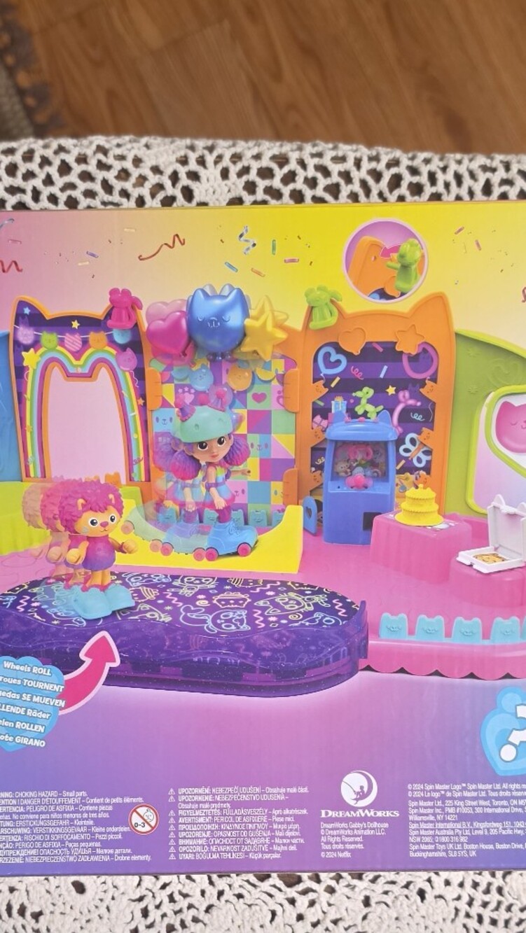 Gabby's Party Room Playset NIB - Pink & Purple - Picture 4 of 5